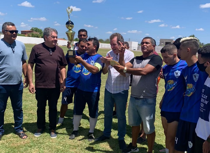 Prefeitura de Sousa realiza Copa dos Campeões de futebol; prefeito Tyrone entregou premiação aos vencedores 